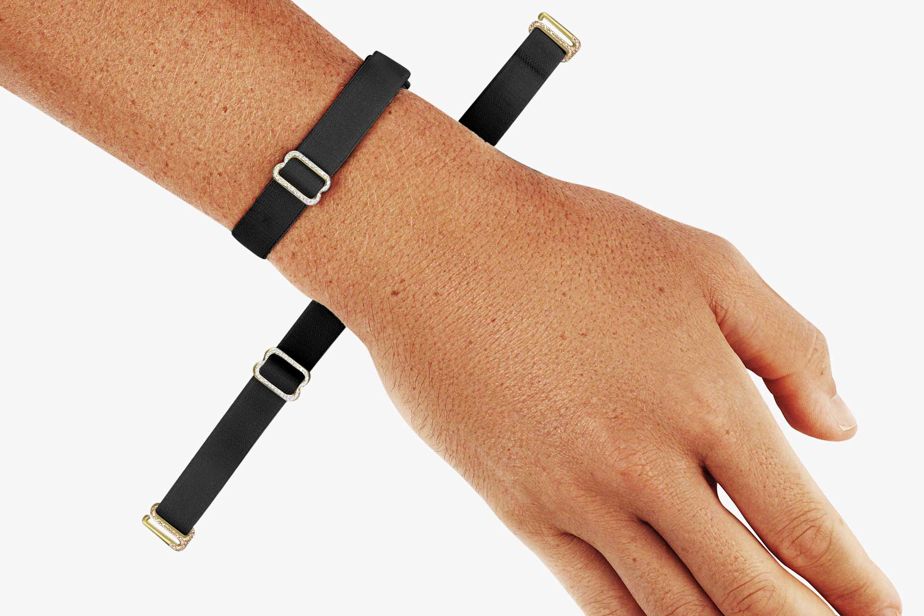 Bracelets noirs avec détails en or jaune incrustés de diamants